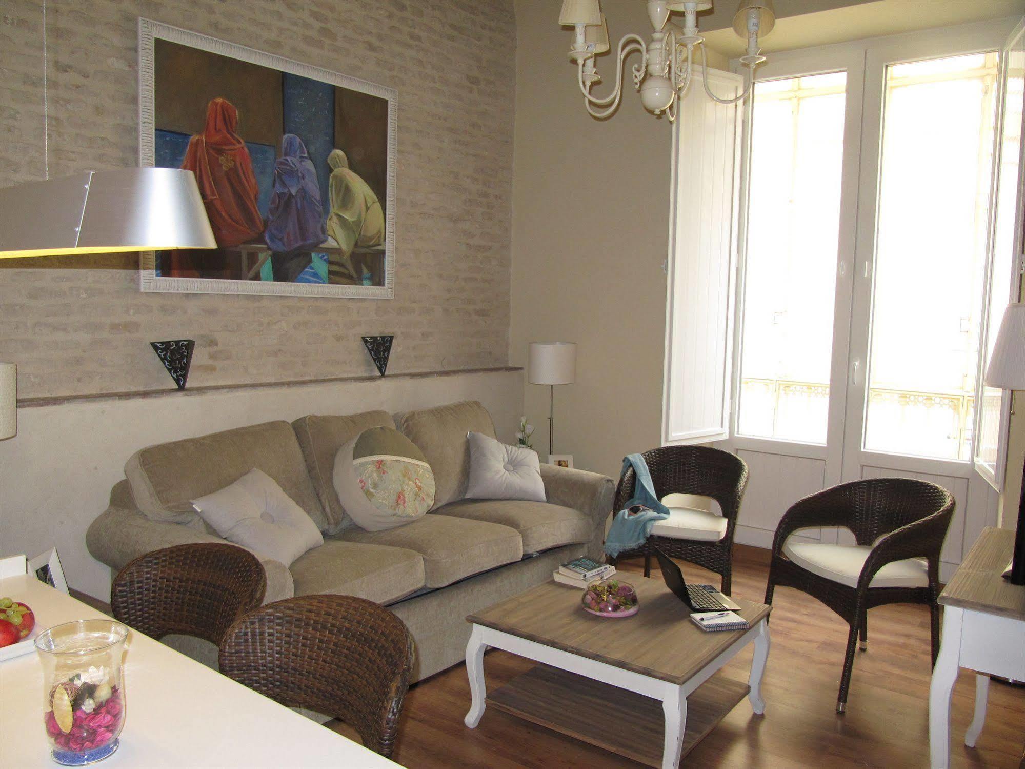 Life Apartments San Vicente Sevilla Exterior foto