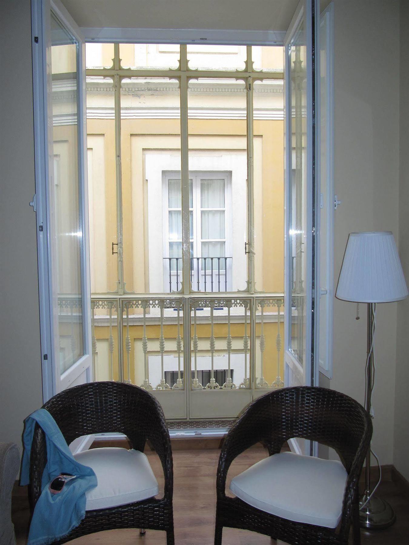 Life Apartments San Vicente Sevilla Exterior foto