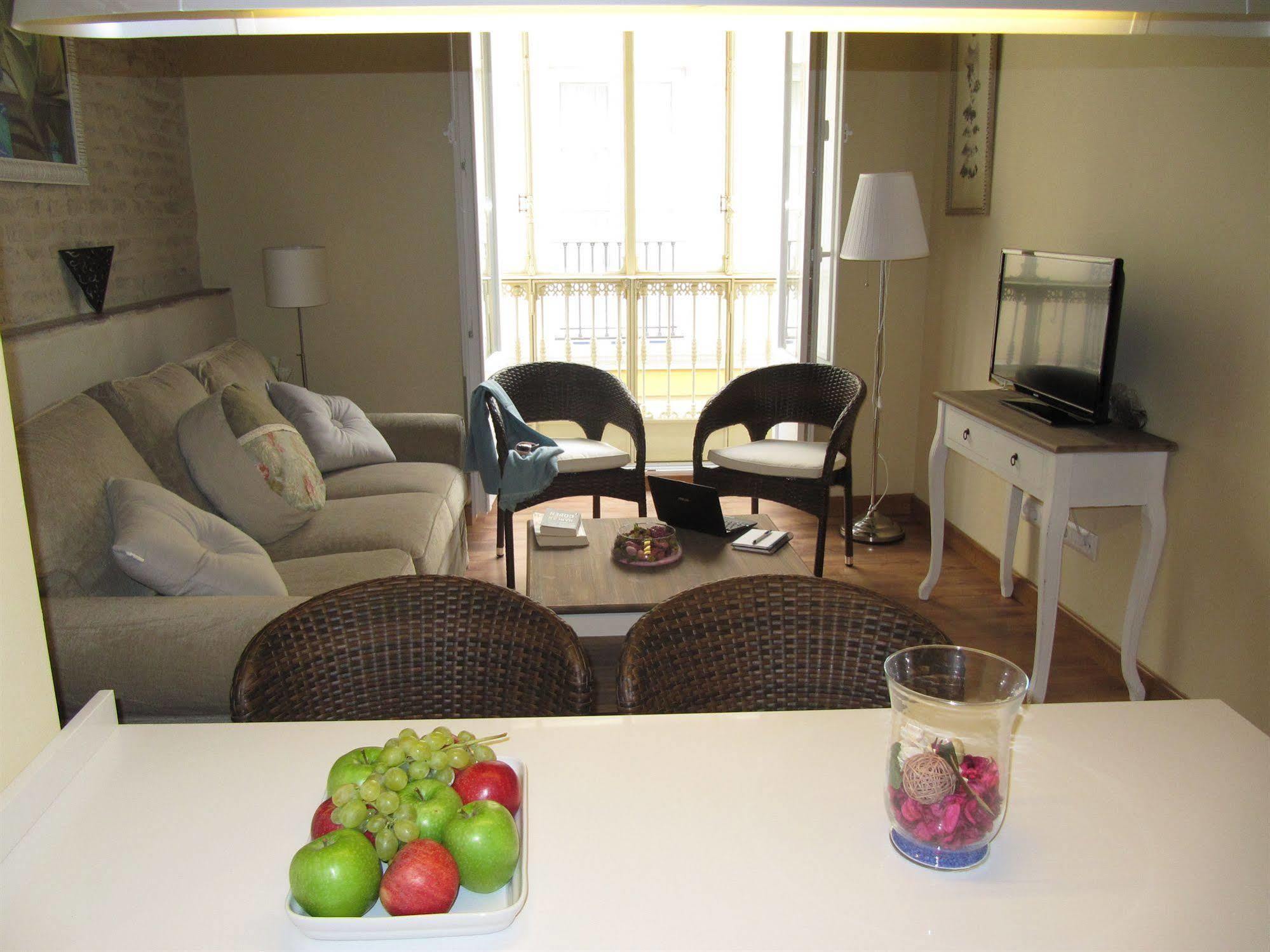 Life Apartments San Vicente Sevilla Exterior foto