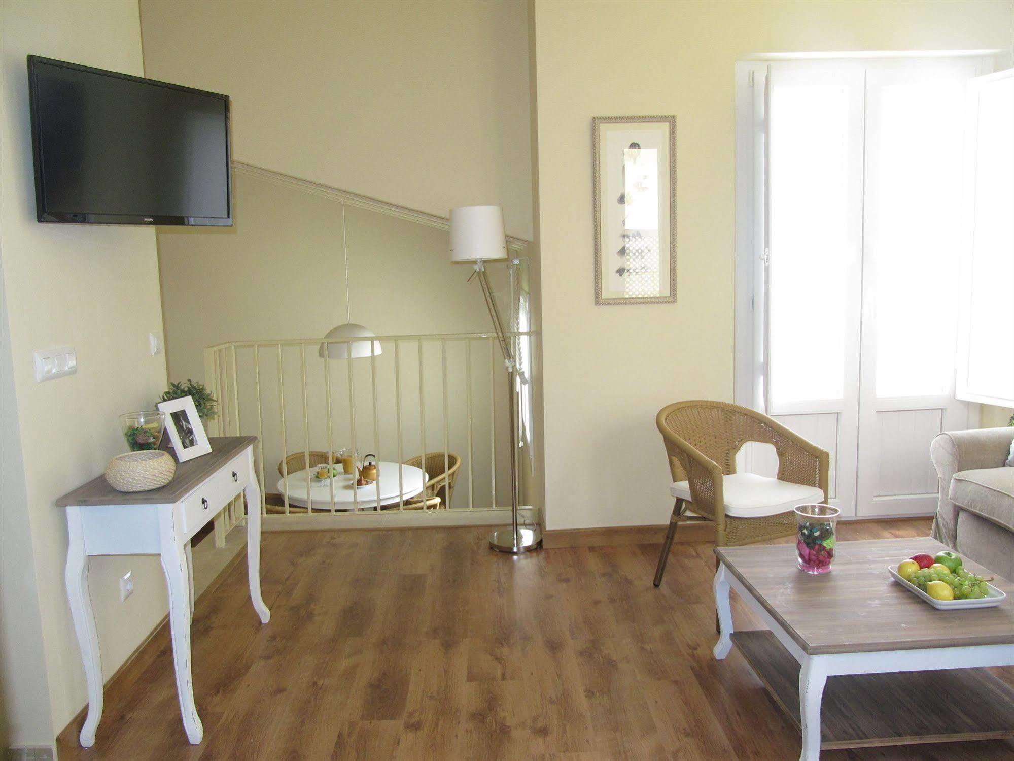 Life Apartments San Vicente Sevilla Exterior foto