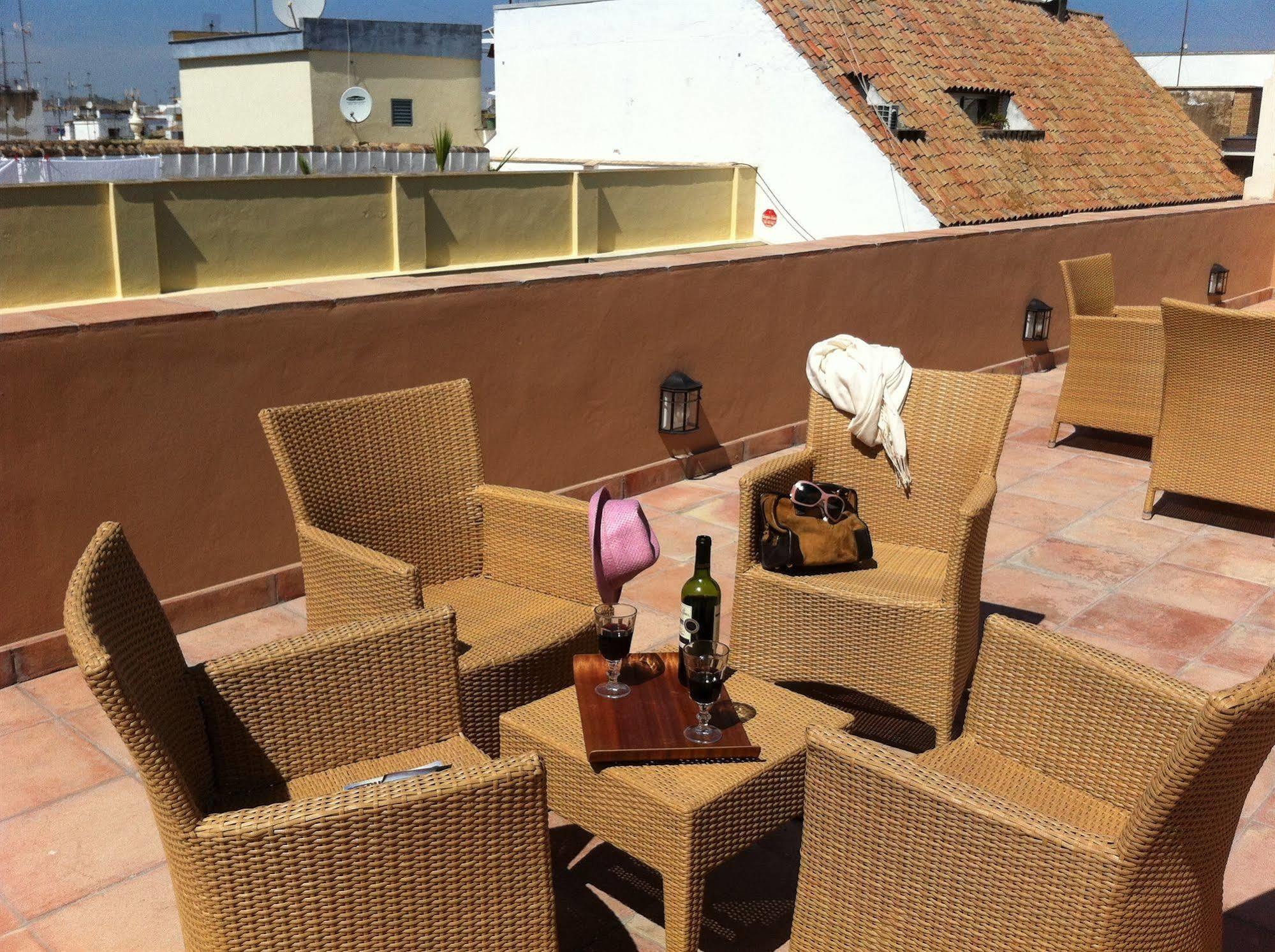 Life Apartments San Vicente Sevilla Exterior foto