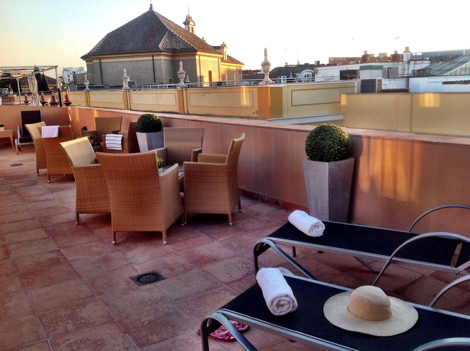 Life Apartments San Vicente Sevilla Exterior foto