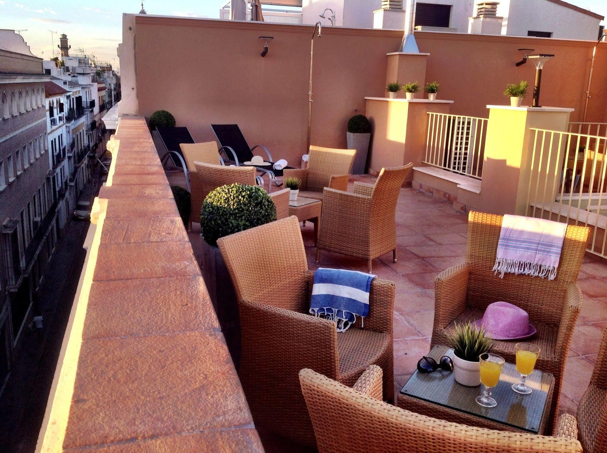 Life Apartments San Vicente Sevilla Exterior foto
