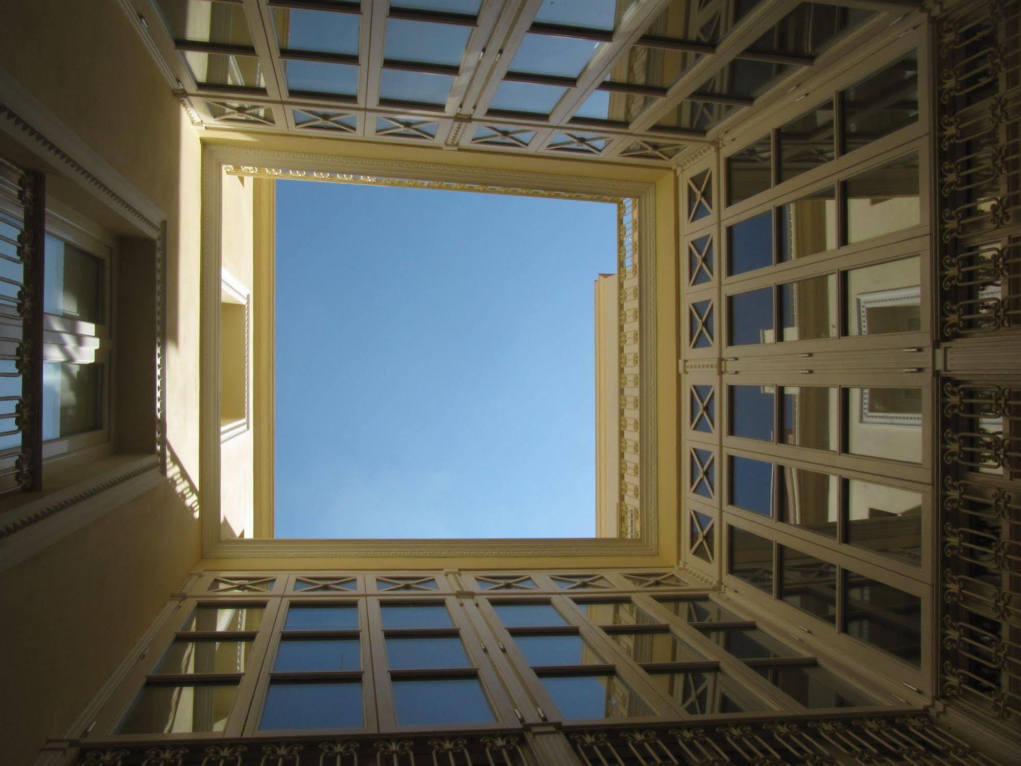 Life Apartments San Vicente Sevilla Exterior foto
